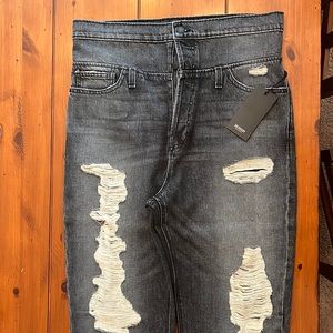 Brand new, never worn Hudson jeans , Size 28 and it came with a rope belt.